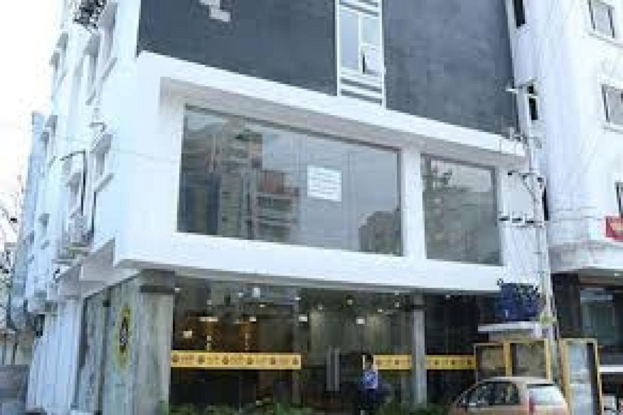 La Riviera Suites Madhapur Гайдарабад Екстер'єр фото